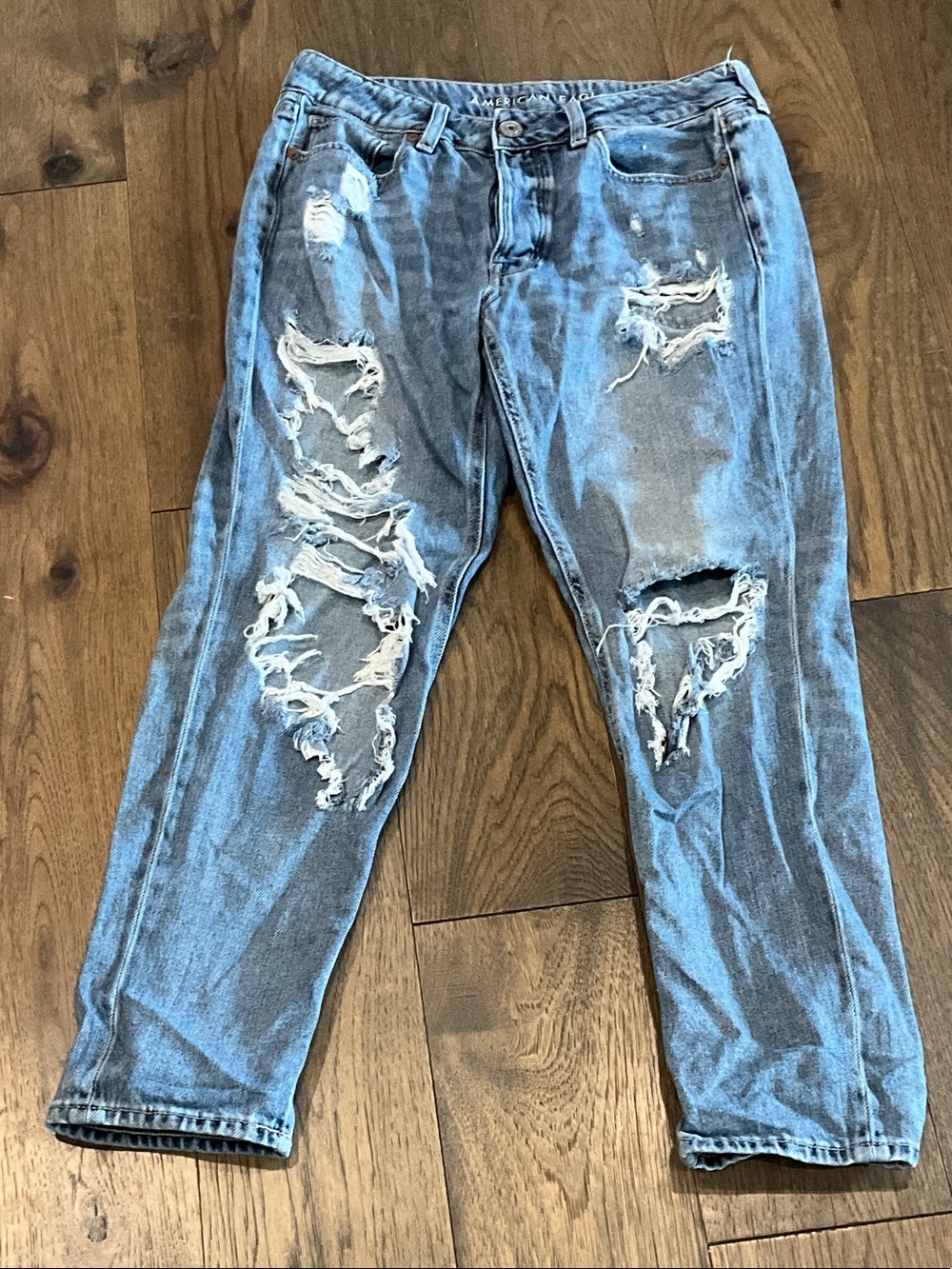 American Eagle Outfitters Light Blue Distressed Relaxed Jeans